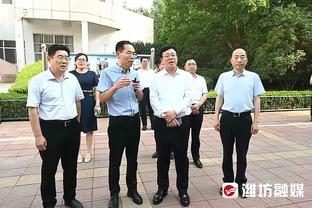 中国香港前锋潘沛轩社媒转发：国足发挥少林精神，拿到3张红牌